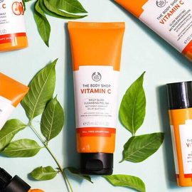 The Body Shop Vitamin C Daily Glow Cleansing Polish -125ml