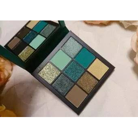 Huda Beauty  Emerald Obsessions Eyeshadow Palette, 3 image